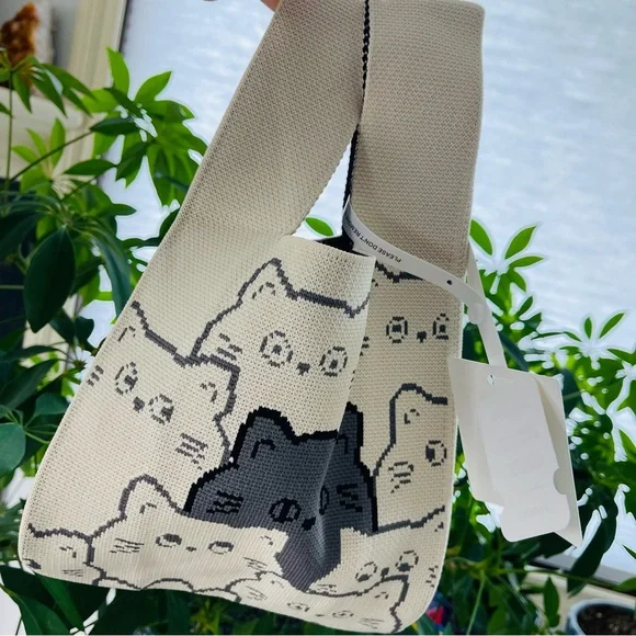 NWT Compact Stylish Essentials Handheld Bag - Fun for animal lovers - Picture 6 of 8